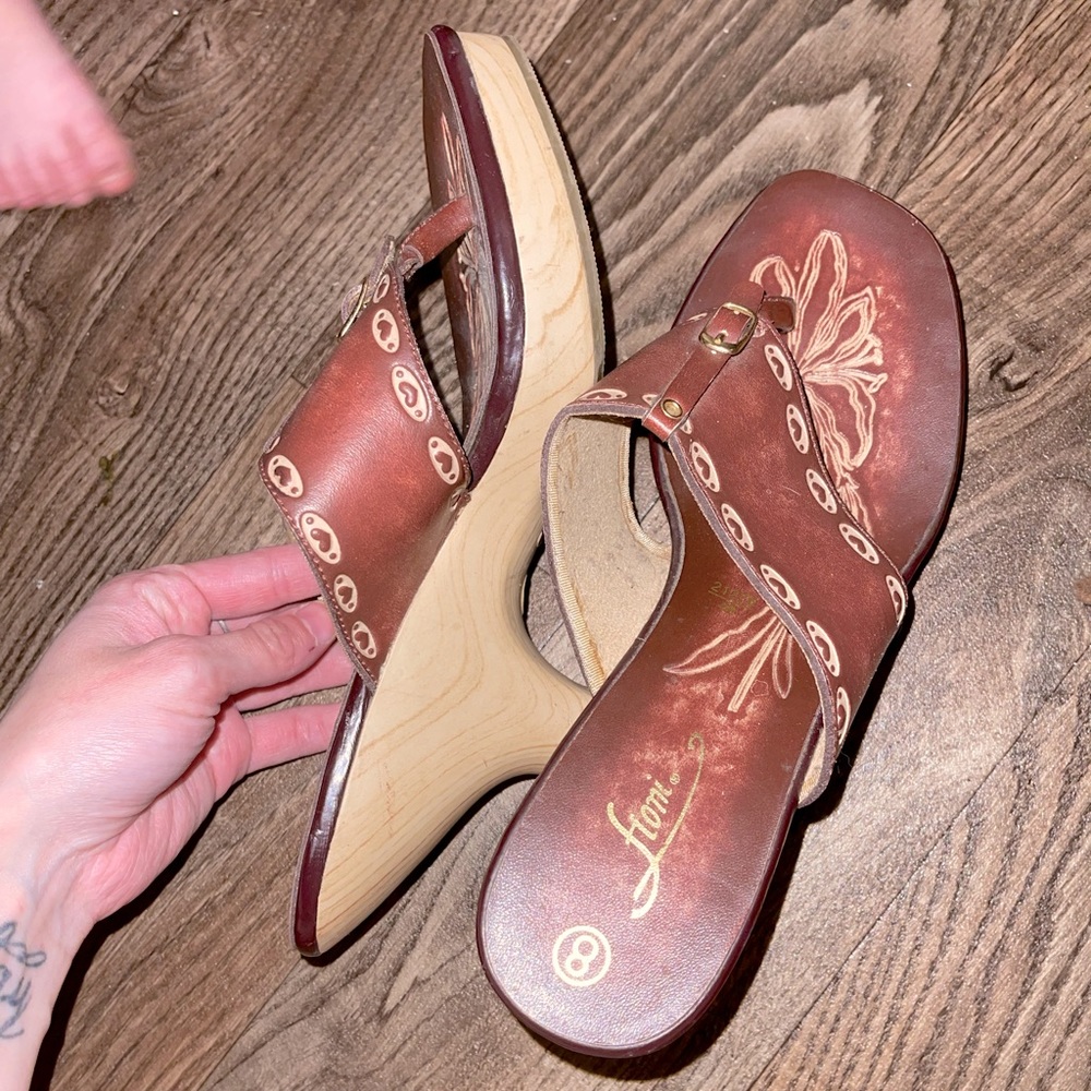 Woman’s size 8 shoes
